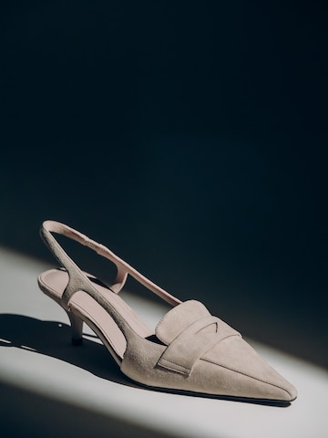 Estro Slingback pumps i beige