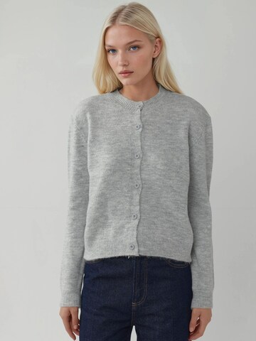Hiccup Knit Cardigan in Grey: front