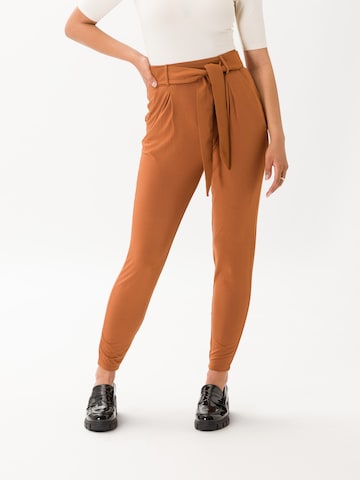 Effilé Pantalon à pince 'Jade' Les Lunes en marron : devant