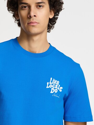 Shiwi Тениска 'Liam Like Locals Do' в синьо