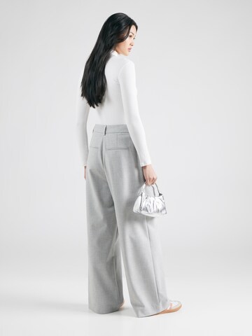 Wide leg Pantaloni con pieghe 'Henrike' di MSCH COPENHAGEN in grigio