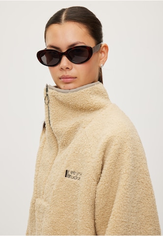 Pull-over 'Mount Pile' rethinkit studios en beige