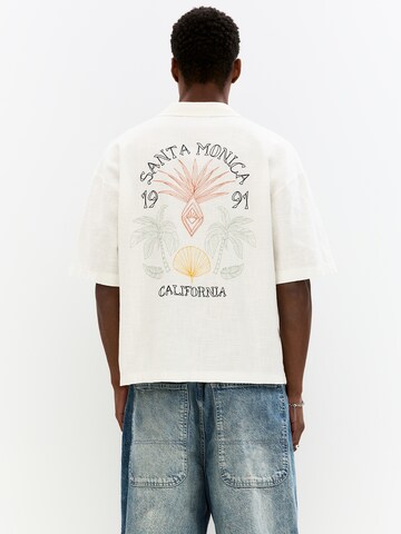 Fit confort Chemise 'SANTA MONICA' Pull&Bear en blanc : devant