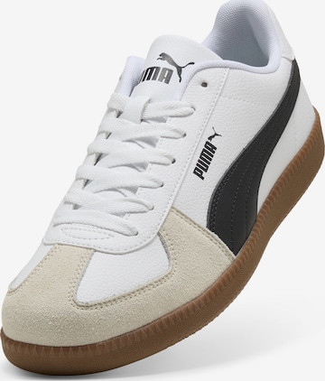 Baskets basses PUMA en blanc : devant