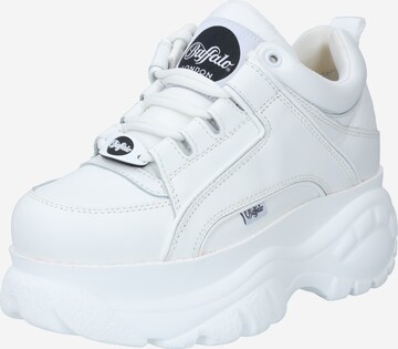 Buffalo London Sneakers in White: front