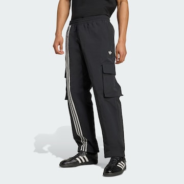 ADIDAS ORIGINALS Loosefit Cargohose in Schwarz: Vorderseite