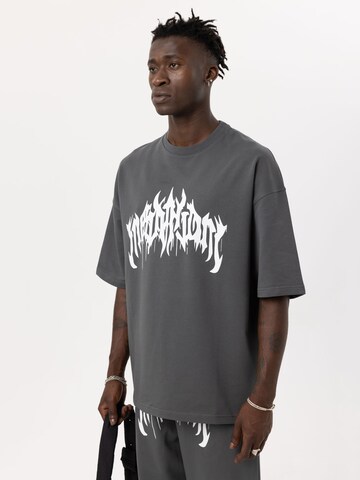 Tricou 'Gaura' de la VAMOS CLO pe gri