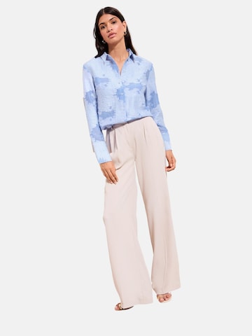 Friends Like These Blouse in Blauw: voorkant