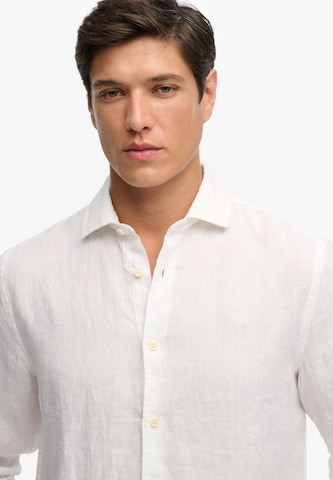 Coupe regular Chemise 'Riviera' Superdry & Co en blanc