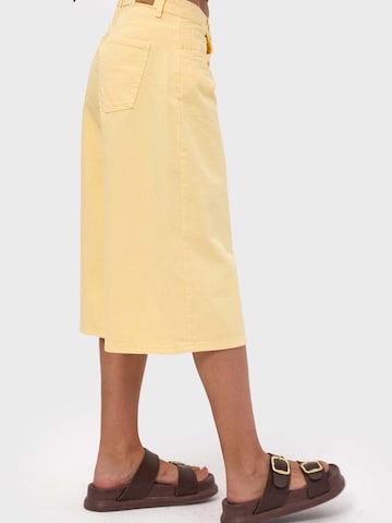 IT'S BASIC Baggy Jeans 'BAGGY BERMUDA SHORT' in Yellow