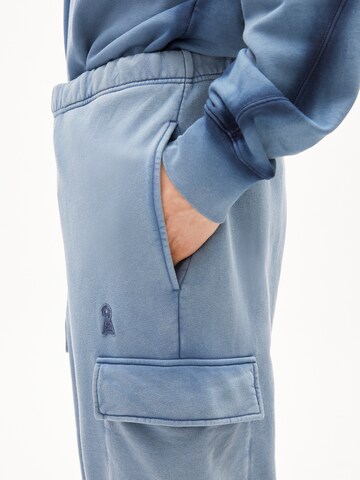 Loosefit Pantalon ARMEDANGELS en bleu
