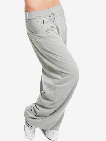 Loosefit Pantaloni sportivi 'WTE3' di Winshape in grigio: frontale