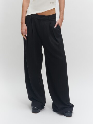 millane Wide leg Pleat-Front Pants 'Thalisa' in Black: front