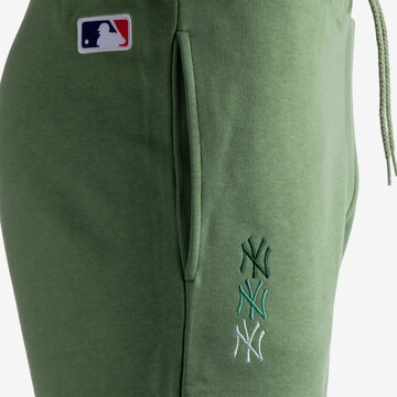 Regular Pantalon de sport NEW ERA en vert