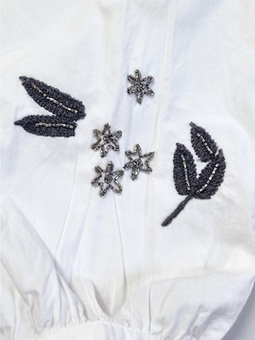 Chemisier 'Damenbluse mit Stickerei Blumen aus reiner Baumwolle - GesaC' LIKS. Munich en blanc