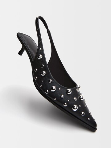 Décolleté sling di Bershka in nero