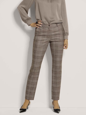 MADELEINE Slimfit Hose in Braun: Vorderseite