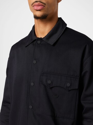 ADIDAS ORIGINALS Jacke in Schwarz