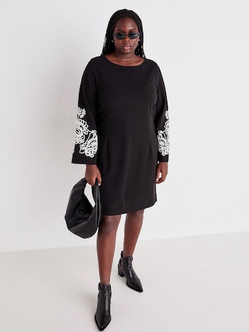 Rochie de la Vero Moda Curve pe negru