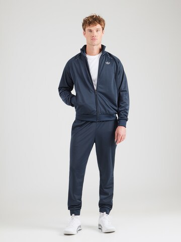 ADIDAS ORIGINALS Joggingová souprava 'TECH ESS' – modrá: přední strana
