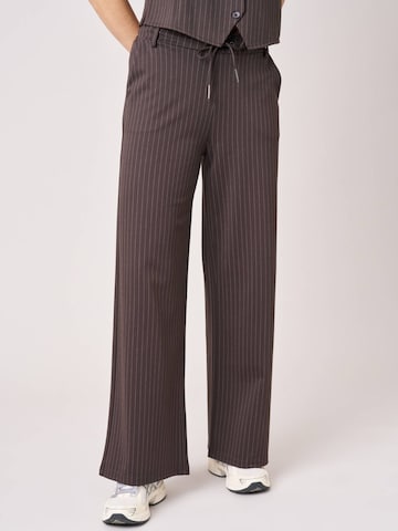 Deeluxe Loosefit Hose‌ in Braun