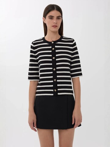 Hiccup Strickjacke in Schwarz: Vorderseite