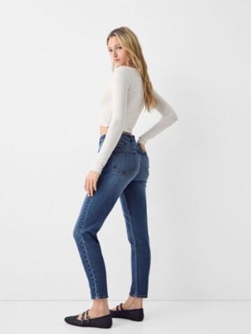 Bershka Дънки Tapered Leg Дънки в синьо