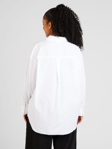 River Island Plus - Blusa en blanco