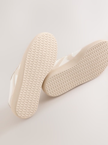 Baskets Next en beige