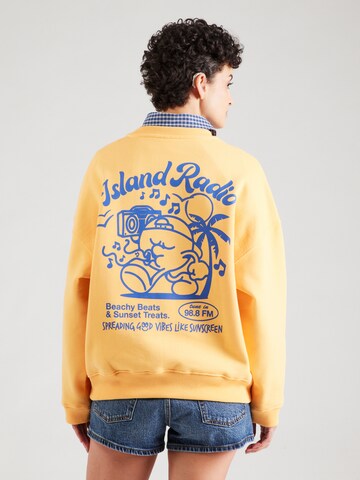 Sweat-shirt 'Island Radio' On Vacation Club en jaune : devant