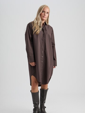 minus - Vestido 'Lucie' en marrón
