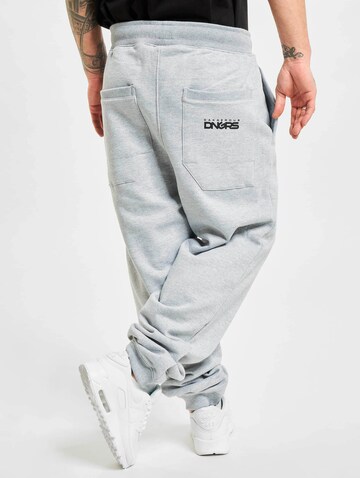 Loosefit Pantaloni di Dangerous DNGRS in grigio