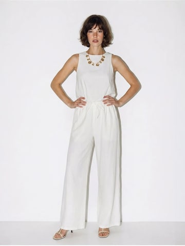 Tuta jumpsuit di Bianco Lucci in bianco
