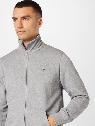 GANT - Sudadera con cremallera en gris