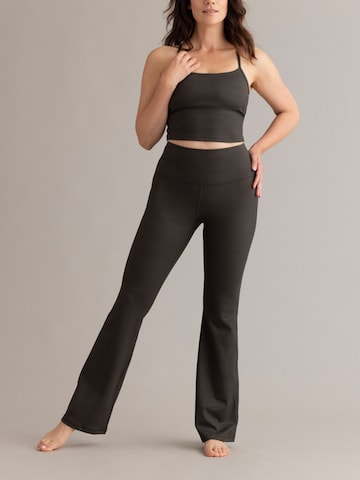Hey Honey Flared Leggings 'Flared' in Green: front