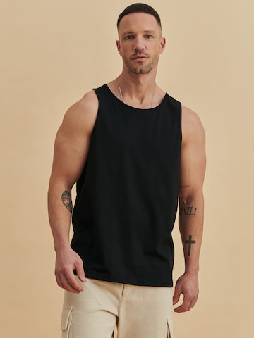 DAN FOX APPAREL - Camiseta en negro: frente