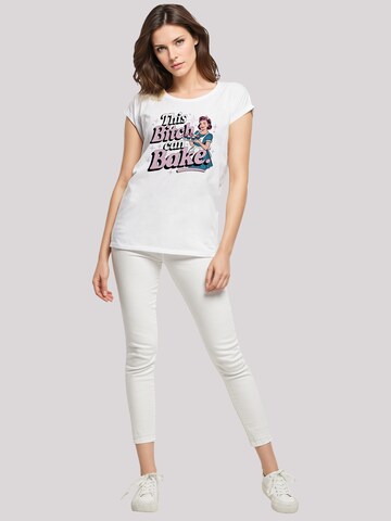 T-shirt 'Vintage Pin Up Bäckerin' F4NT4STIC en blanc