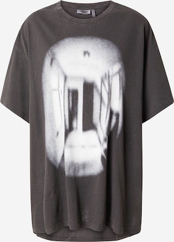 WEEKDAY - Camiseta talla grande 'Emy' en gris: frente