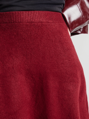 b.young - Falda 'BYMAGGE' en rojo