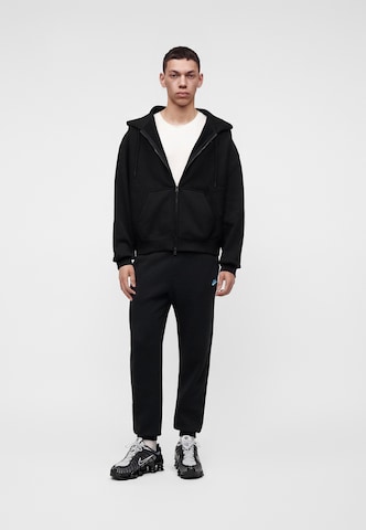 juoda Nike Sportswear Siaurėjantis Kelnės 'CLUB'