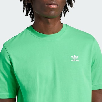 ADIDAS ORIGINALS - Camiseta 'Trefoil Essentials' en verde