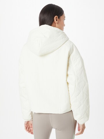 Veste de sport Reebok en blanc