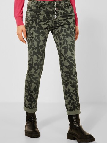 STREET ONE Slim fit Cargo Jeans in Green: front