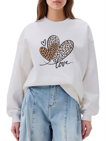 GORHEY Sweatshirt 'Women's Pullover with Leopard Print Heart, Loose Fleece Pullover for Autumn/Winter' in Wit: voorkant