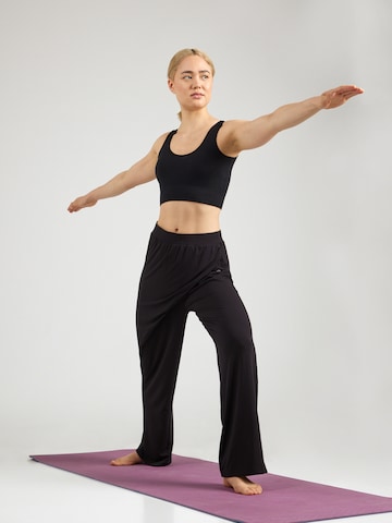 CURARE YogawearLoosefit Sportske hlače - crna boja