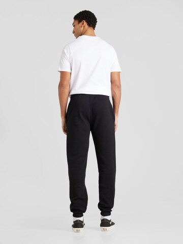 NEW ERA Tapered Broek 'ESSENTLS' in Zwart