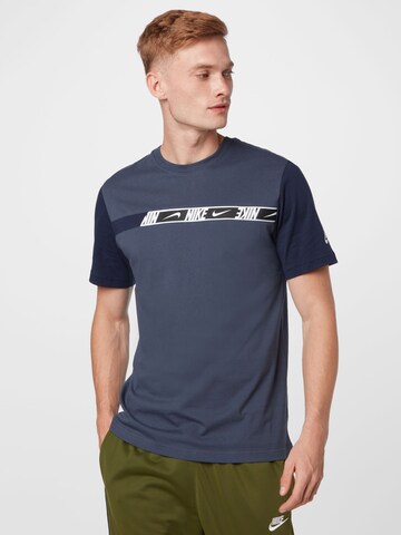 T-Shirt Nike Sportswear en bleu : devant