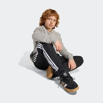 ADIDAS ORIGINALS - Loosefit Pantalón en negro