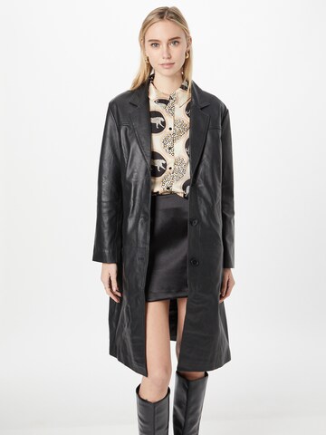 Deadwood Between-Seasons Coat 'Ollie' in Black: front