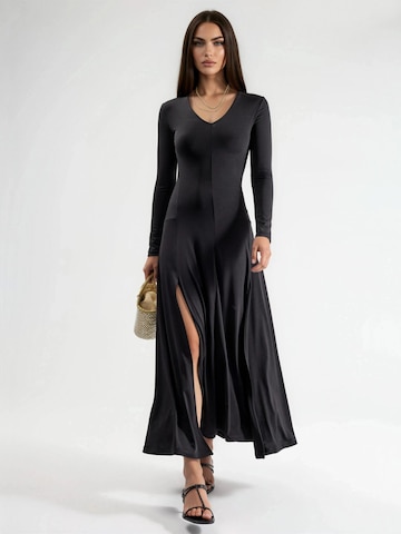 Qu Style Dress in Black: front